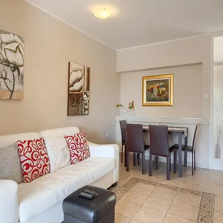Apartment Premium Hari I *